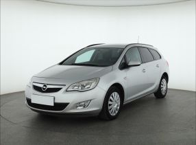 Opel Astra - 2012