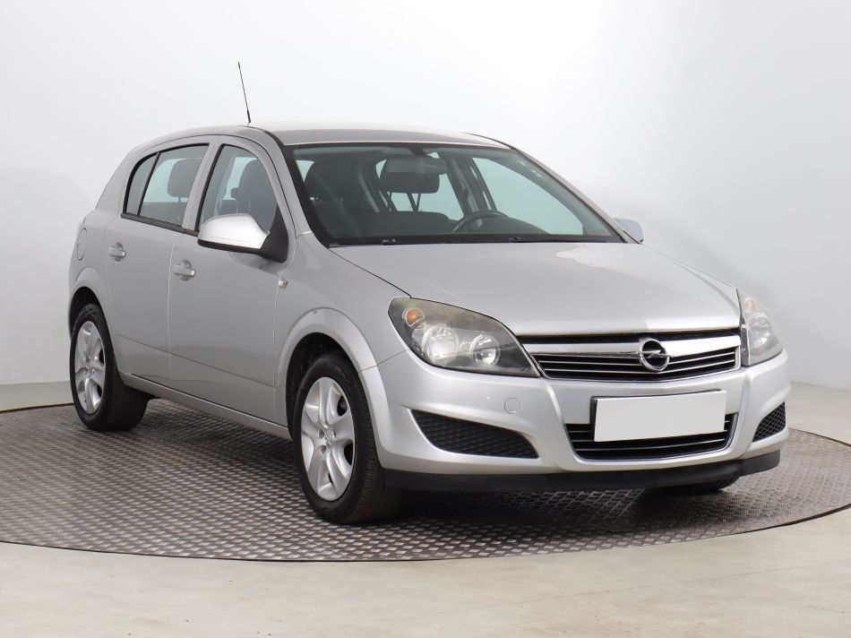 Opel Astra - 2012