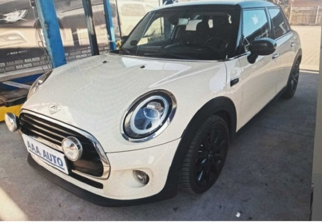 MINI 5-door 2019
