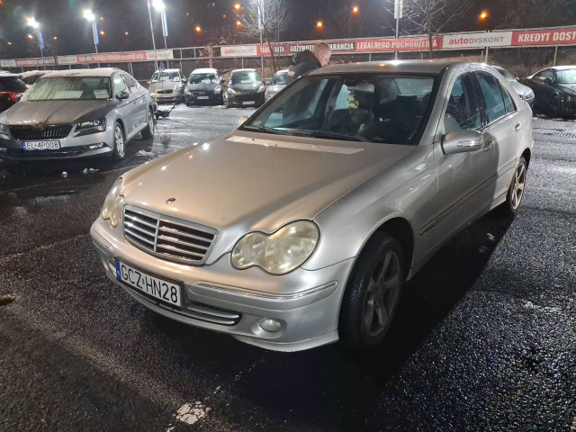 Mercedes-Benz C 2004