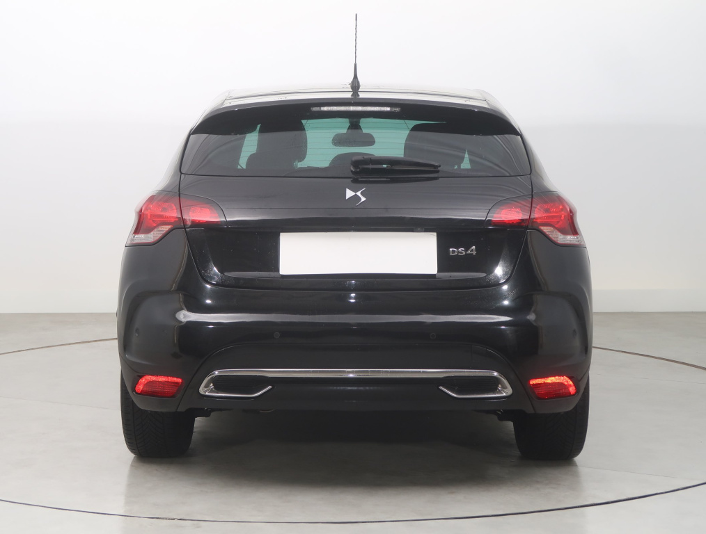 DS 4