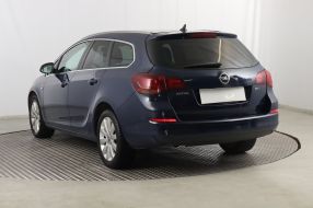 Opel Astra - 2011