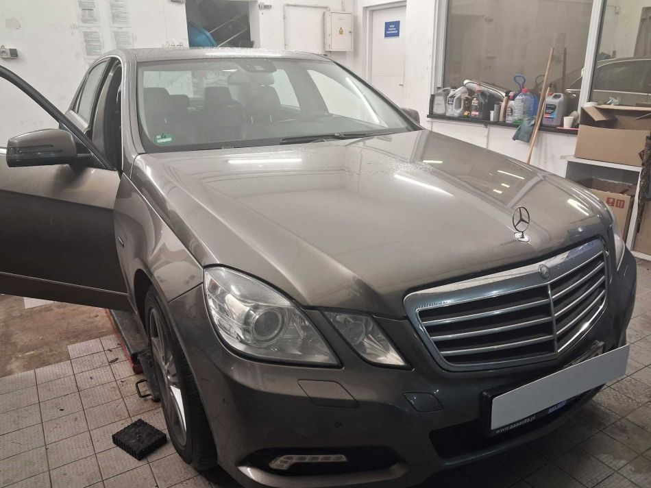 Mercedes-Benz E - 2009