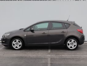 Opel Astra - 2013