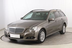 Mercedes-Benz E - 2010