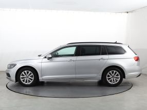 Volkswagen Passat - 2021