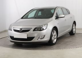 Opel Astra - 2012