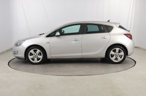 Opel Astra - 2012