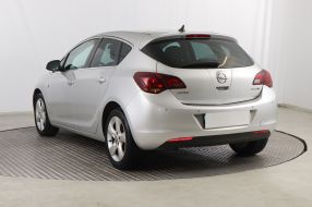 Opel Astra - 2012