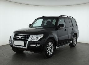 Mitsubishi Pajero - 2015