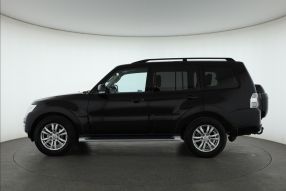 Mitsubishi Pajero - 2015