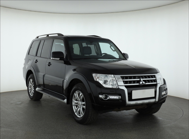 Mitsubishi Pajero 2015