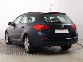Opel Astra - 2011
