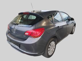 Opel Astra - 2012