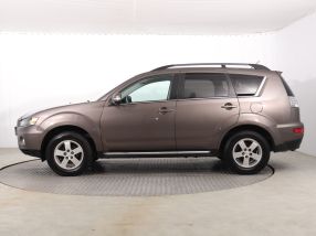 Mitsubishi Outlander - 2012
