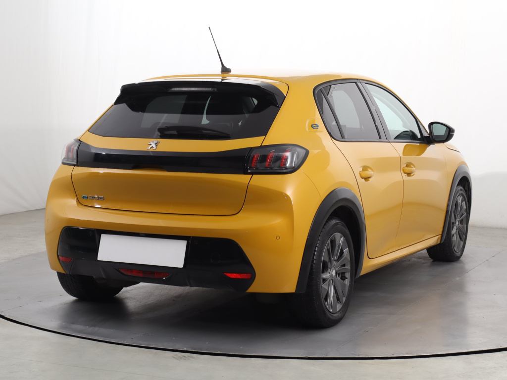 Peugeot e-208