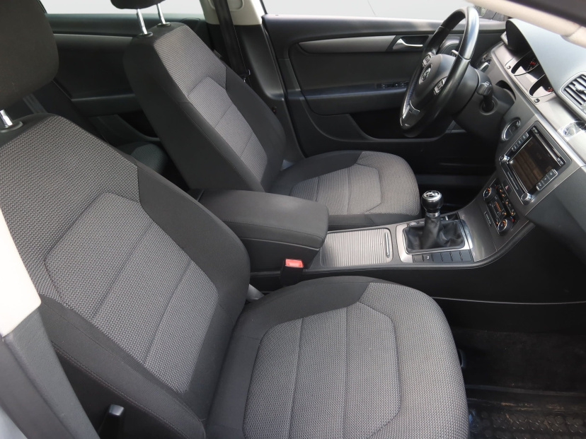 Volkswagen Passat, 2011