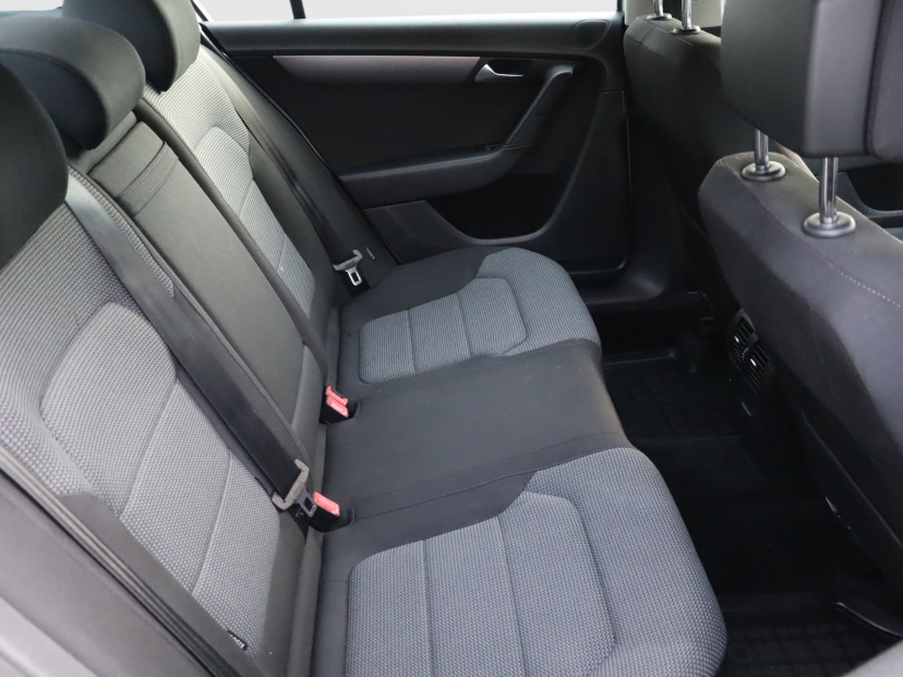 Volkswagen Passat, 2011