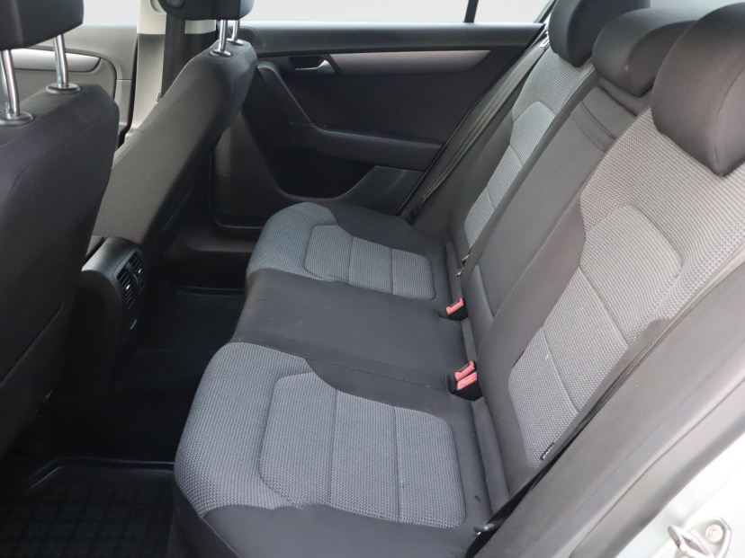 Volkswagen Passat, 2011