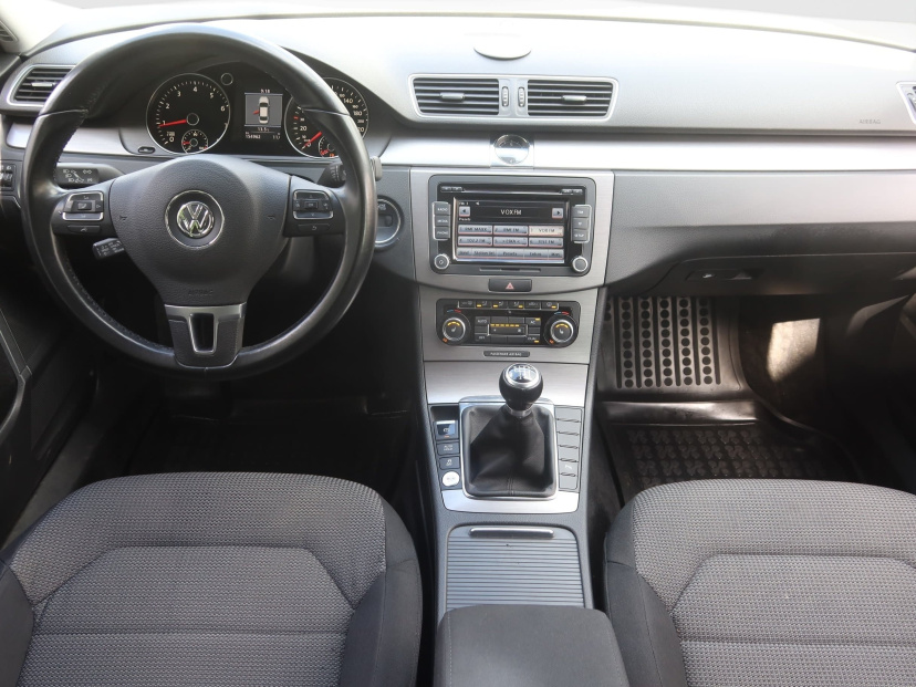 Volkswagen Passat, 2011