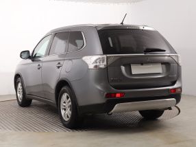 Mitsubishi Outlander - 2015