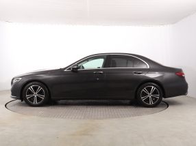 Mercedes-Benz E - 2022
