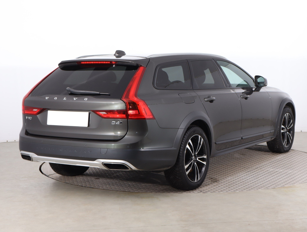 Volvo V90 Cross Country