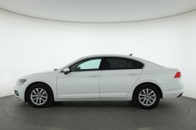 Volkswagen Passat - 2021