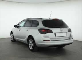 Opel Astra - 2012