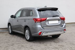 Mitsubishi Outlander - 2020