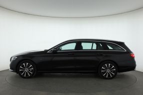 Mercedes-Benz E - 2021