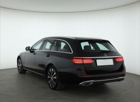 Mercedes-Benz E - 2021