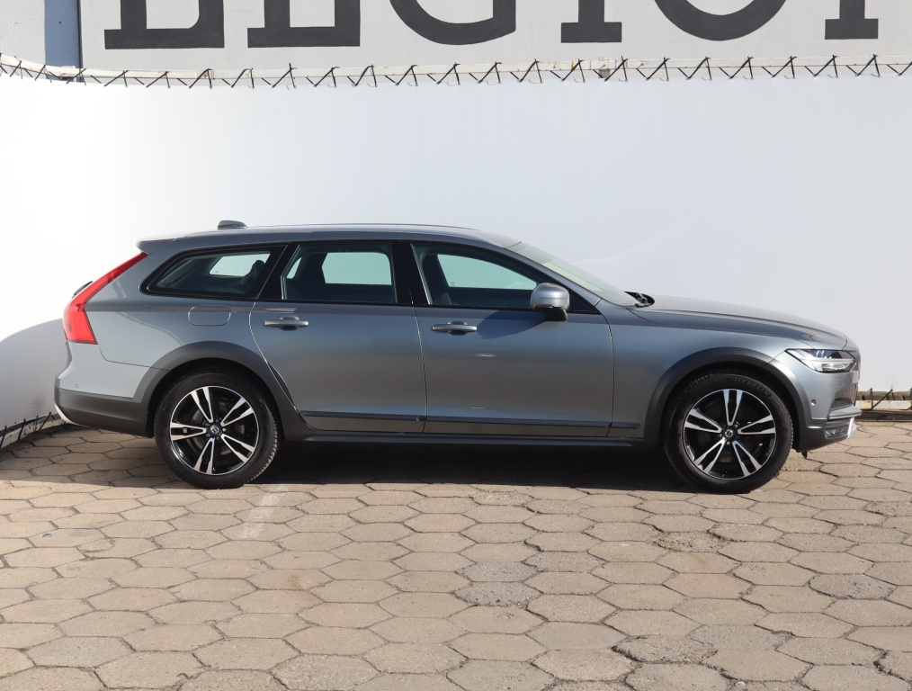 Volvo V90 Cross Country