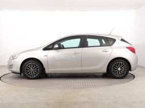 Opel Astra - 2011