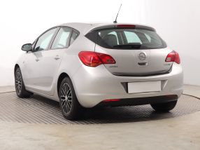 Opel Astra - 2011