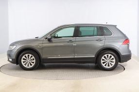 Volkswagen Tiguan - 2016