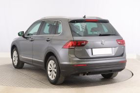 Volkswagen Tiguan - 2016