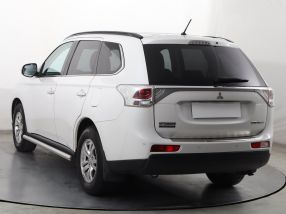 Mitsubishi Outlander - 2013