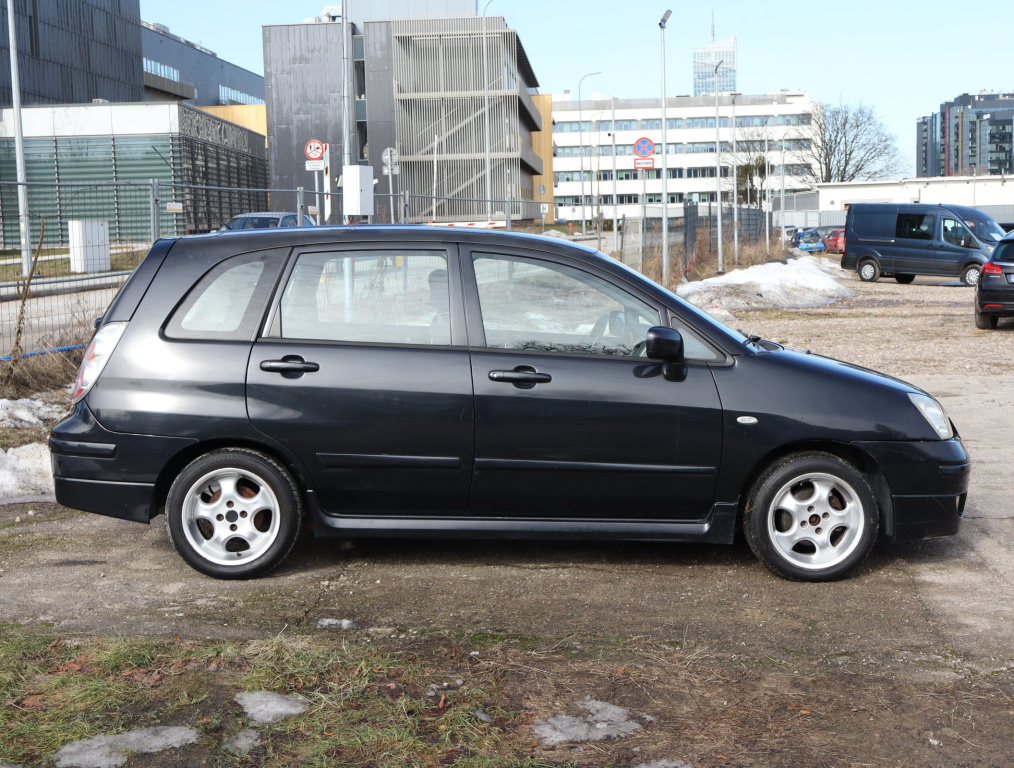 Suzuki Liana