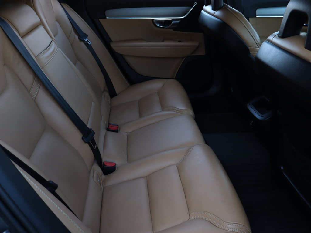 Volvo V90 Cross Country