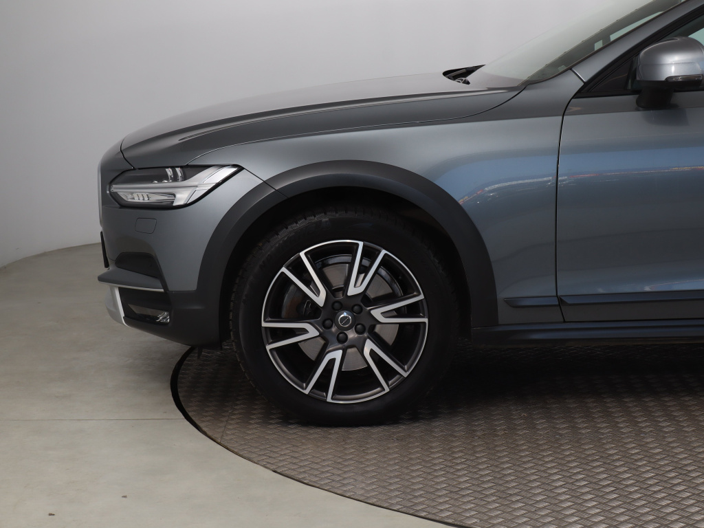 Volvo V90 Cross Country