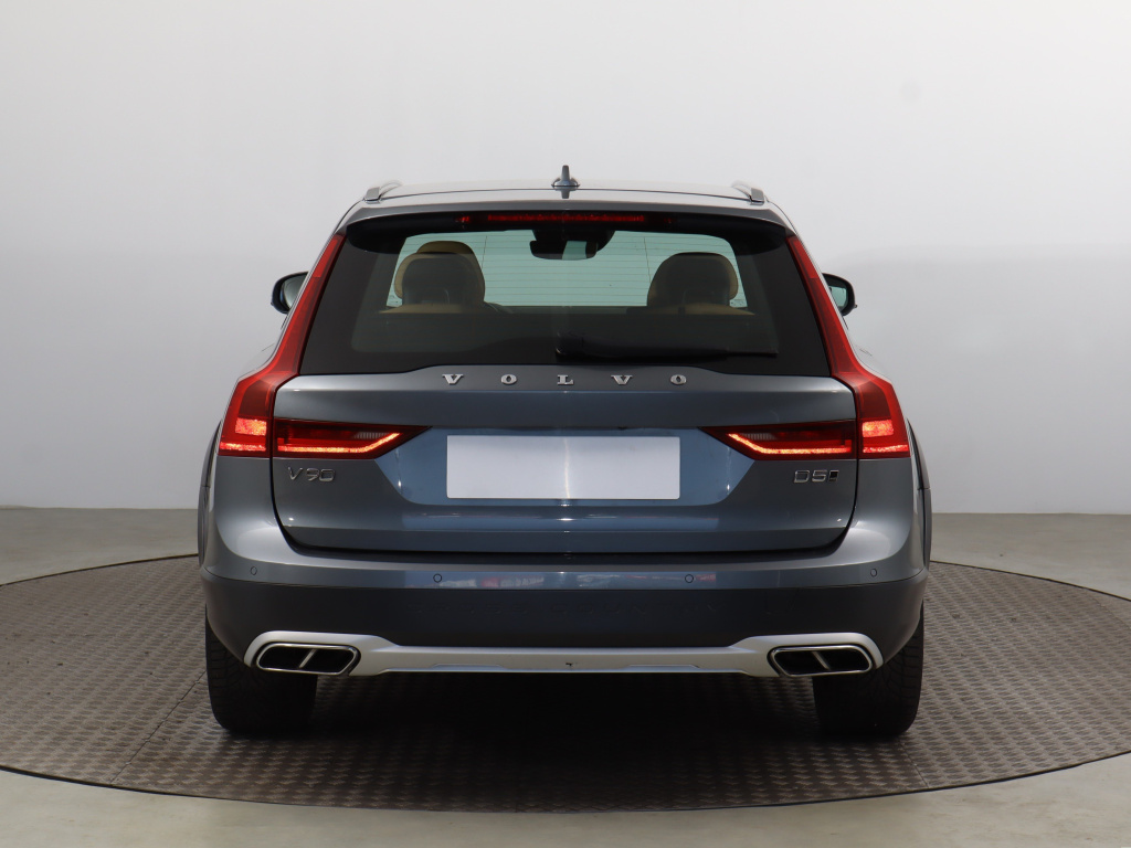 Volvo V90 Cross Country