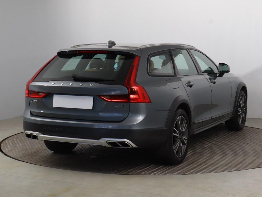 Volvo V90 Cross Country