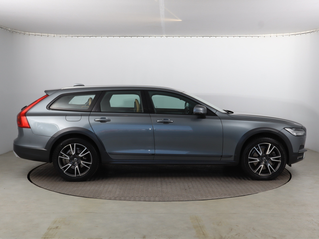 Volvo V90 Cross Country