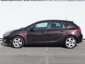 Opel Astra - 2012