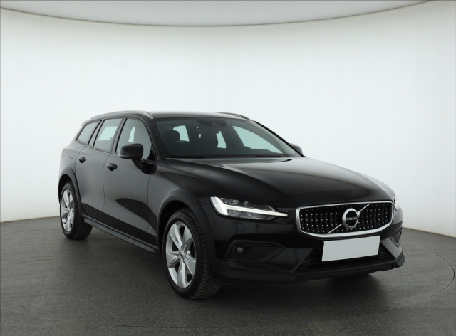 Volvo V60 Cross Country 2021