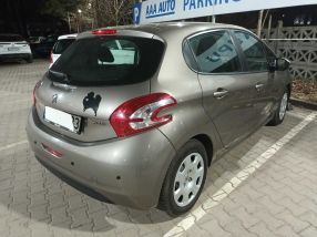 Peugeot 208 - 2013