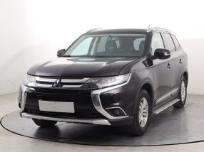 Mitsubishi Outlander - 2016