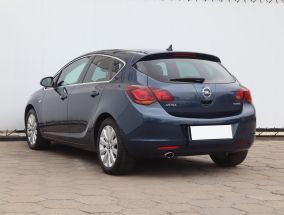 Opel Astra - 2011