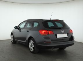 Opel Astra - 2012